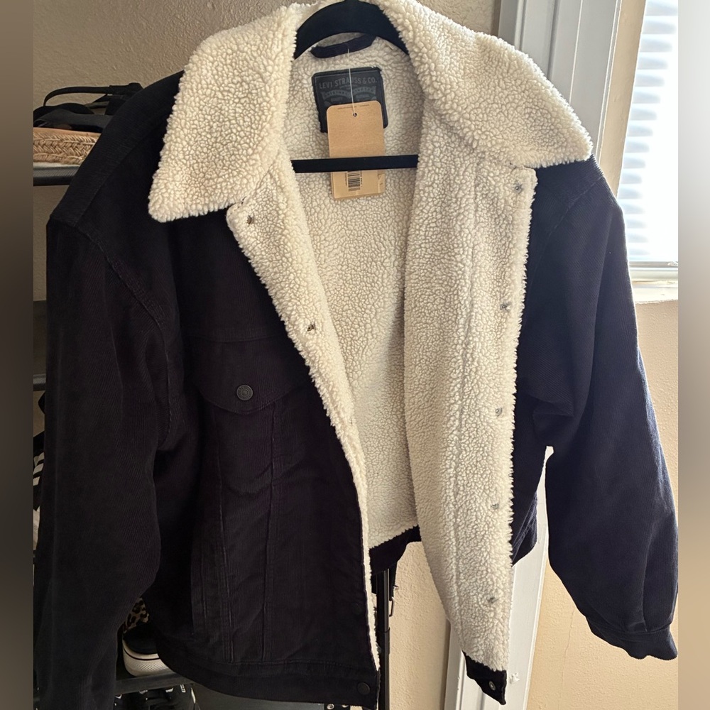 Women's Black Levi’s trucker  Sherpa-Lined Jacket